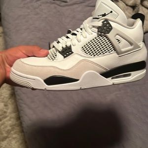 Jordan4s